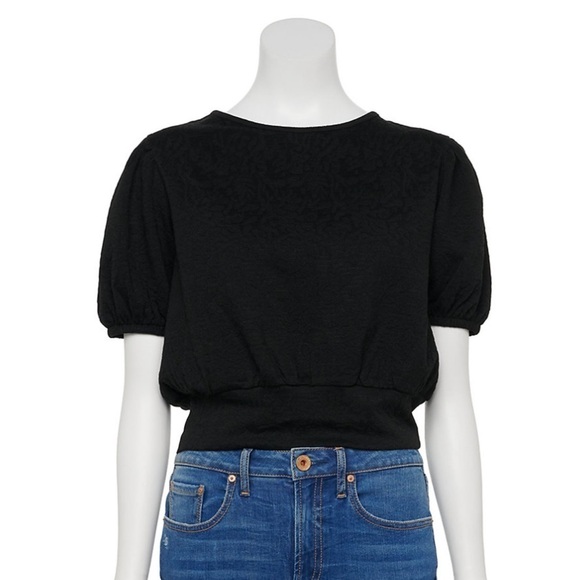 Juniors' SO® Puffed Sleeve Cutout
Back Top Size M - Picture 1 of 3